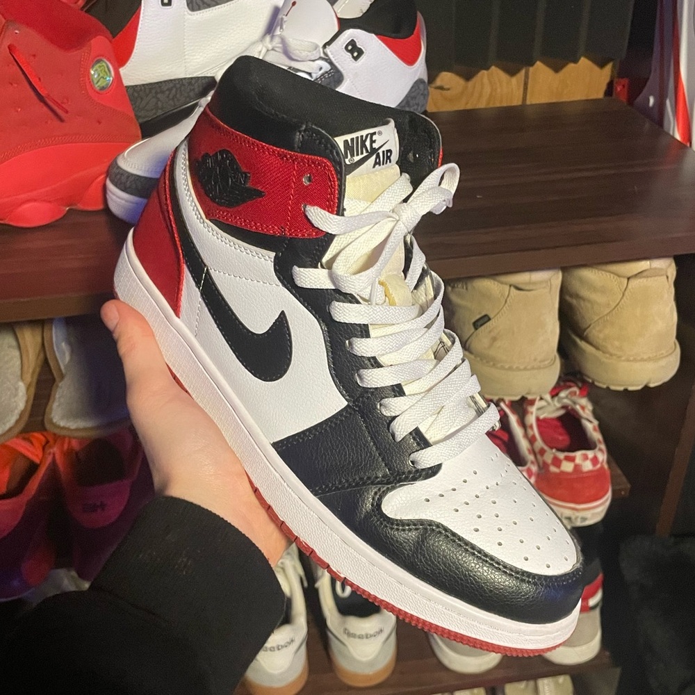 Jordan 1 high ‘Satin Black Toe’ Men’s Size: 11